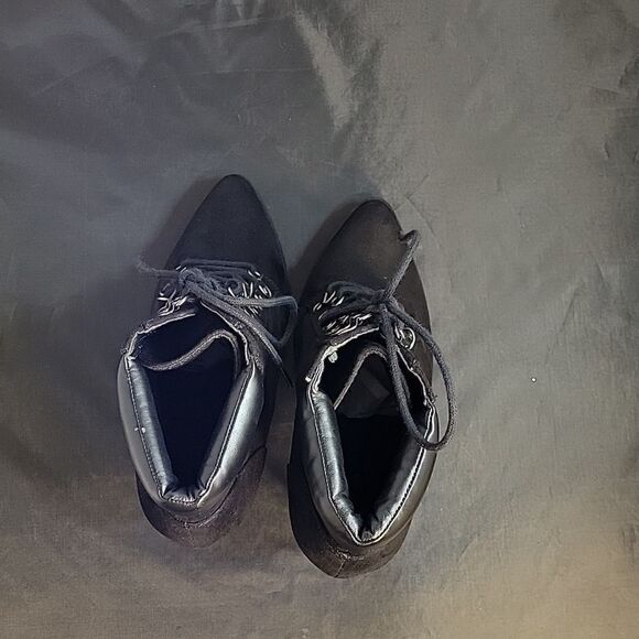 FOREVER 21 SUEDE POINTED TOE LACE UP CLOSURE HIGH HEEL STILETTOS ANKLE BOOTIES - Picture 7 of 16